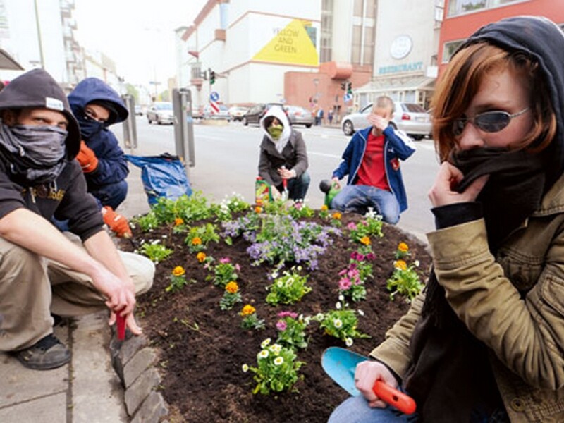 Un commando de jardiniers - Photo : Inenart.eu